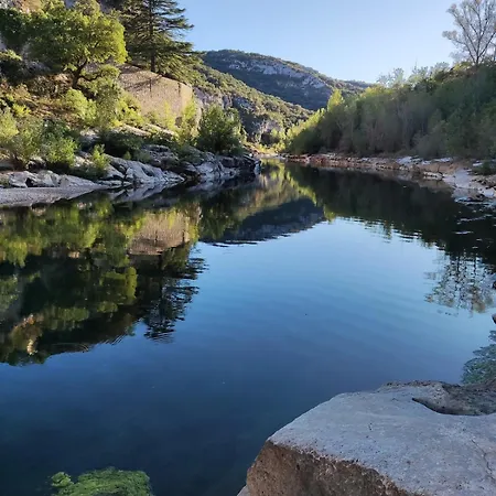 Proche Uzes Avec Magnifique Vue
